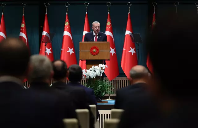 Kulliye De Kritik Zirve Cumhurbaskani Erdogan 17807036 8012 M