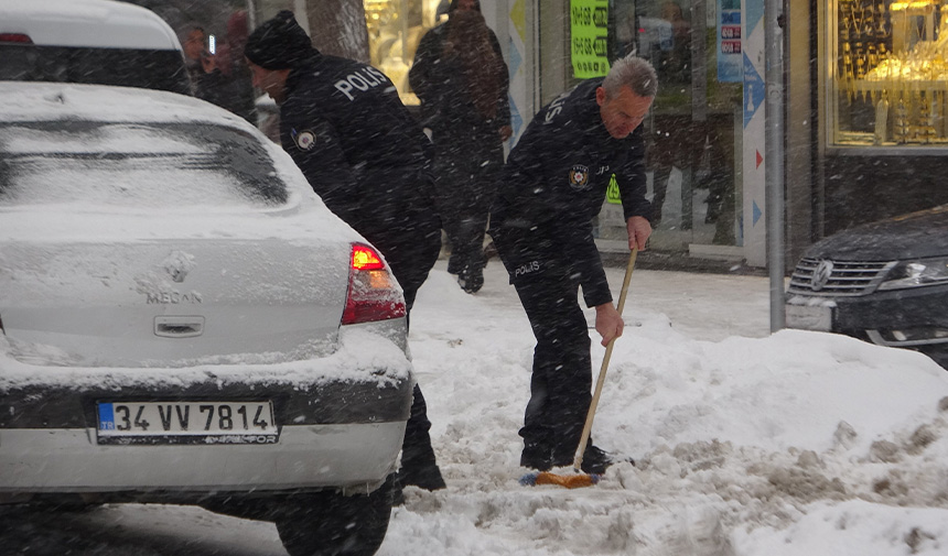 Yollar Buz Pistine Döndü.jpg9