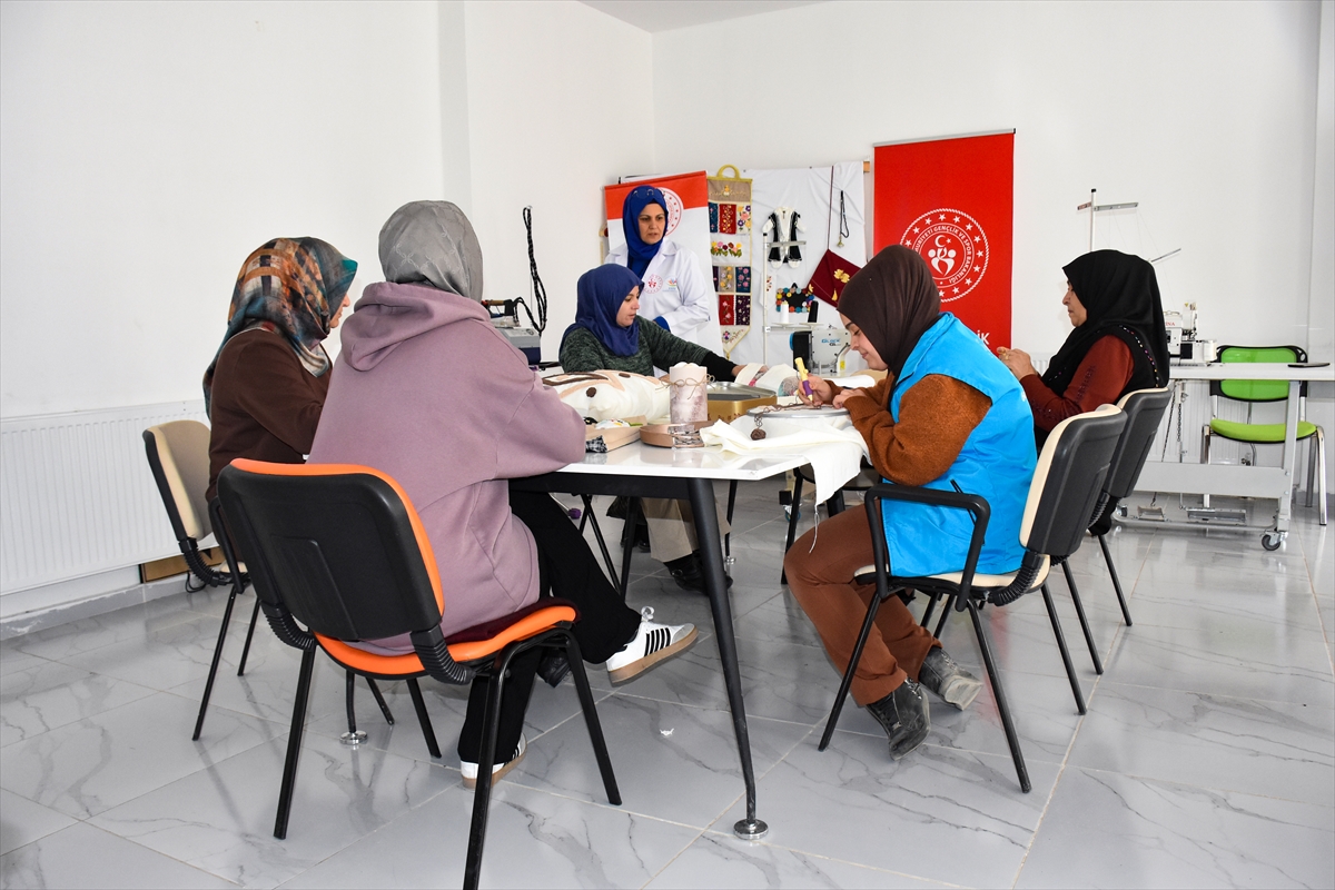 A A 20250202 36933008 36933001 G E N C L I K M E R K E Z I N D E K I K U R S D O W N S E N D R O M L U Z E Y N E P I N D U N Y A S I N I Y E N I D E N S E K I L L E N D I R D I