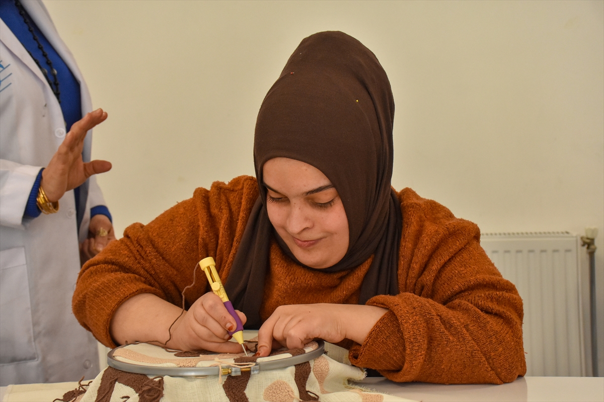 A A 20250202 36933008 36933004 G E N C L I K M E R K E Z I N D E K I K U R S D O W N S E N D R O M L U Z E Y N E P I N D U N Y A S I N I Y E N I D E N S E K I L L E N D I R D I