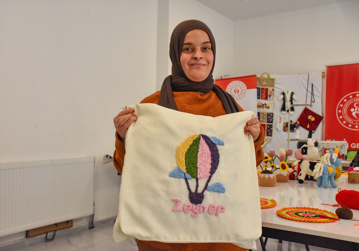 A A 20250202 36933008 36933007 G E N C L I K M E R K E Z I N D E K I K U R S D O W N S E N D R O M L U Z E Y N E P I N D U N Y A S I N I Y E N I D E N S E K I L L E N D I R D I