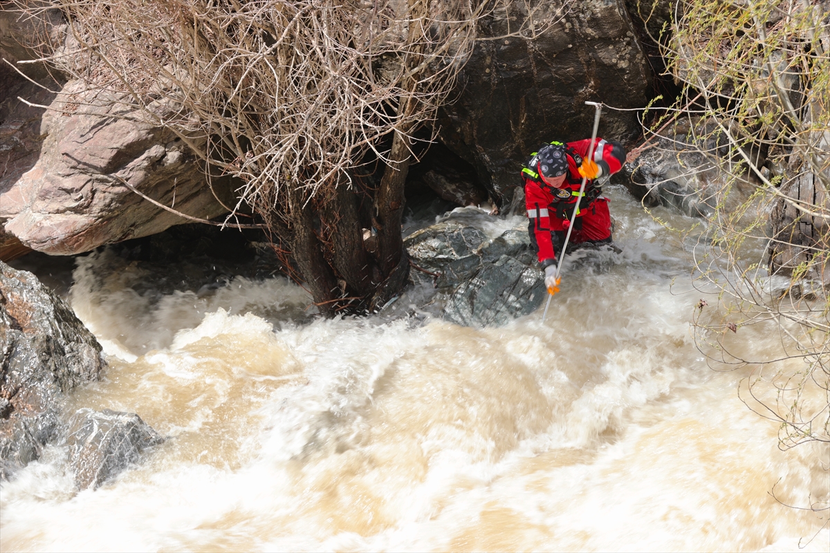 A A 20250411 37599595 37599588 H A K K A R I D E K A Y I P K A D I N I A R A M A C A L I S M A L A R I S U R U Y O R