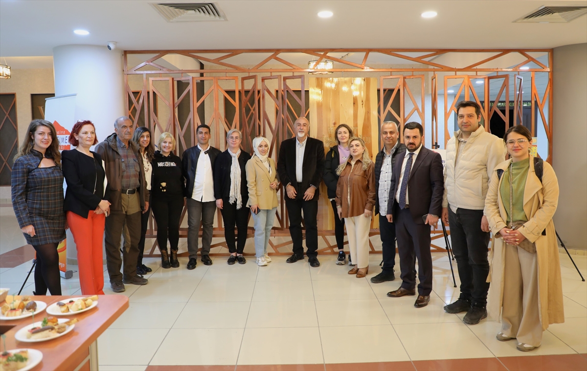 A A 20250423 37719992 37719991 V A N D A F O T O G R A F C I V E R E S S A M L A R E S E R L E R I N I A L Z H E I M E R H A S T A L A R I I C I N S E R G I L E D I