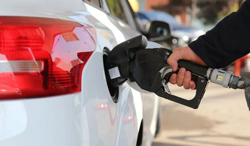 Benzine 3,20 lira zam geldi