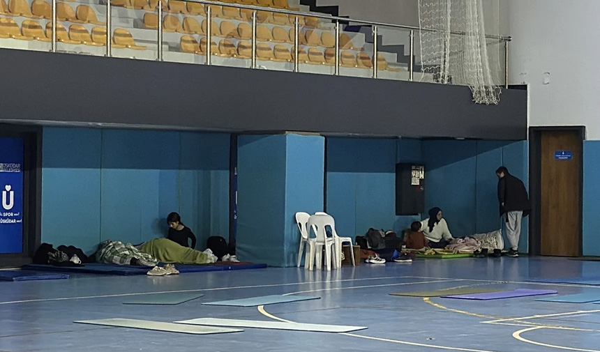 Geceyi Dışarda Geçirdi Bazı Vatandaşlar