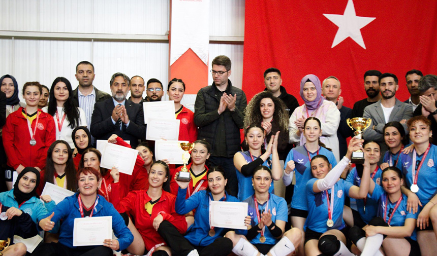 Kız Voleybol Turnuvası .Jpg6