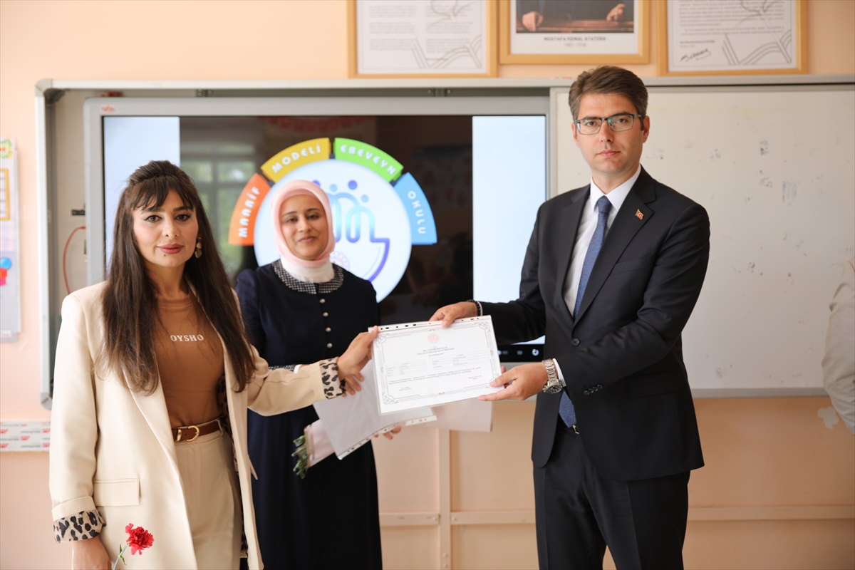 A A 20250523 38055072 38055071 V A N D A M A A R I F M O D E L I E B E V E Y N O K U L U I L K M E Z U N L A R I N I V E R D I