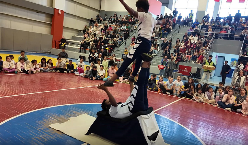 Madagaskar Sirki.jpg5