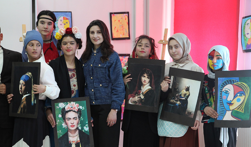 Ünlü Ressamın Fotoğrafları Canlandırma.jpg1