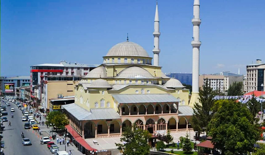 Van Hz Ömer Cami̇ Kapatiliyor