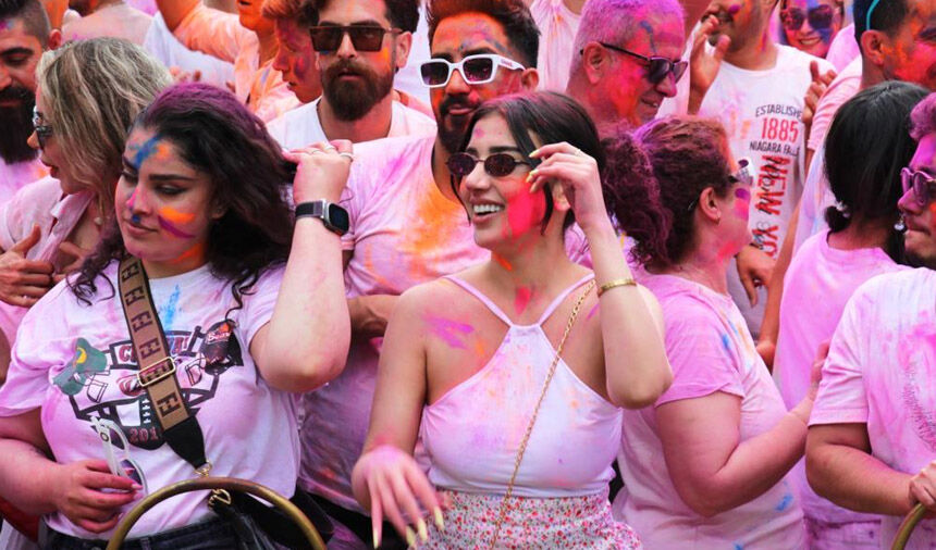 Iranlilar Bayrami Vanda Gecirdi