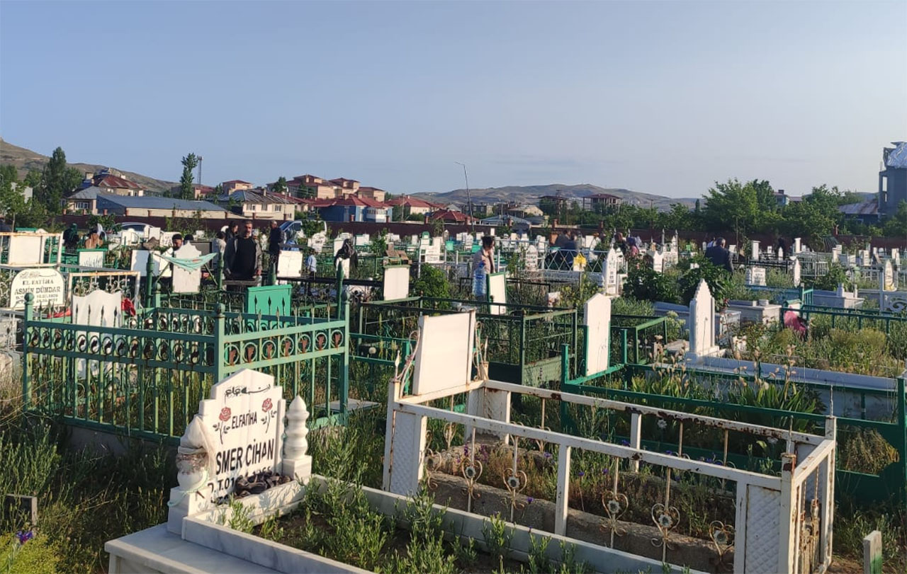 Mezarlik Ziyareti 1