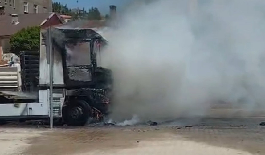 Tır Alev Aldı