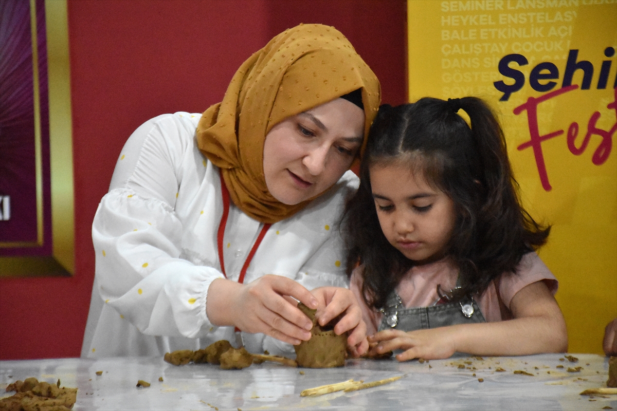 A A 20250713 38549667 38549663 V A N K U L T U R Y O L U F E S T I V A L I C O C U K L A R I S A N A T L A B U L U S T U R U Y O R