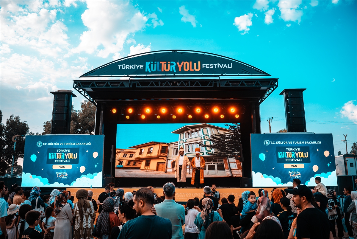 A A 20250720 38609143 38609140 V A N K U L T U R Y O L U F E S T I V A L I R E N K L I E T K I N L I K L E R E S A H N E O L U Y O R