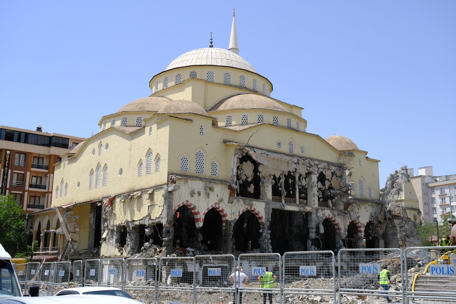 Hz Omer Camii Yikimi 8