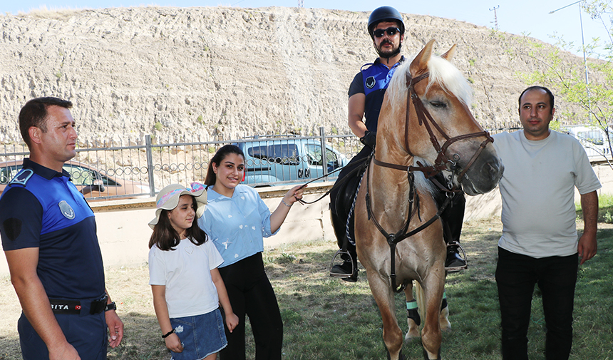 W D F S E G D R H F T J G Y H U