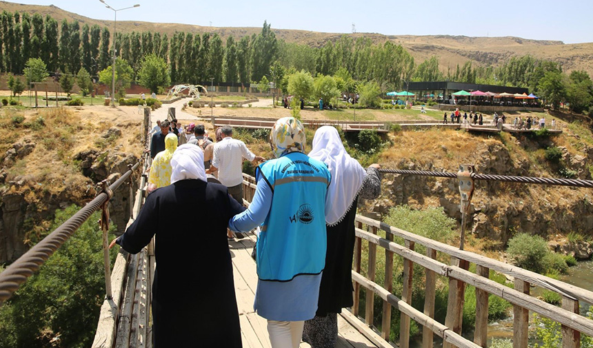 Yaşlılara Moral Gezisi.jpg4