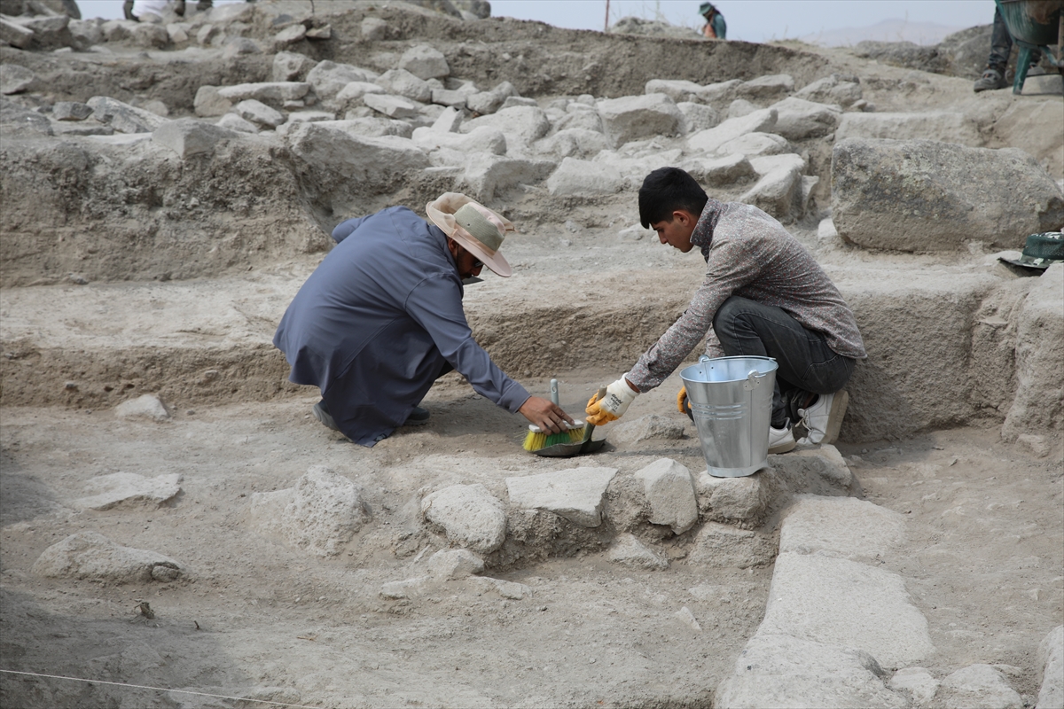 A A 20250806 38755900 38755879 C I V I Y A Z I L I T A B L E T L E R I N C O Z U M U Y L E K O R Z U T K A L E S I N I N H A L D I N I N K U T S A L K E N T I O L D U G U B E L I R L E N D I