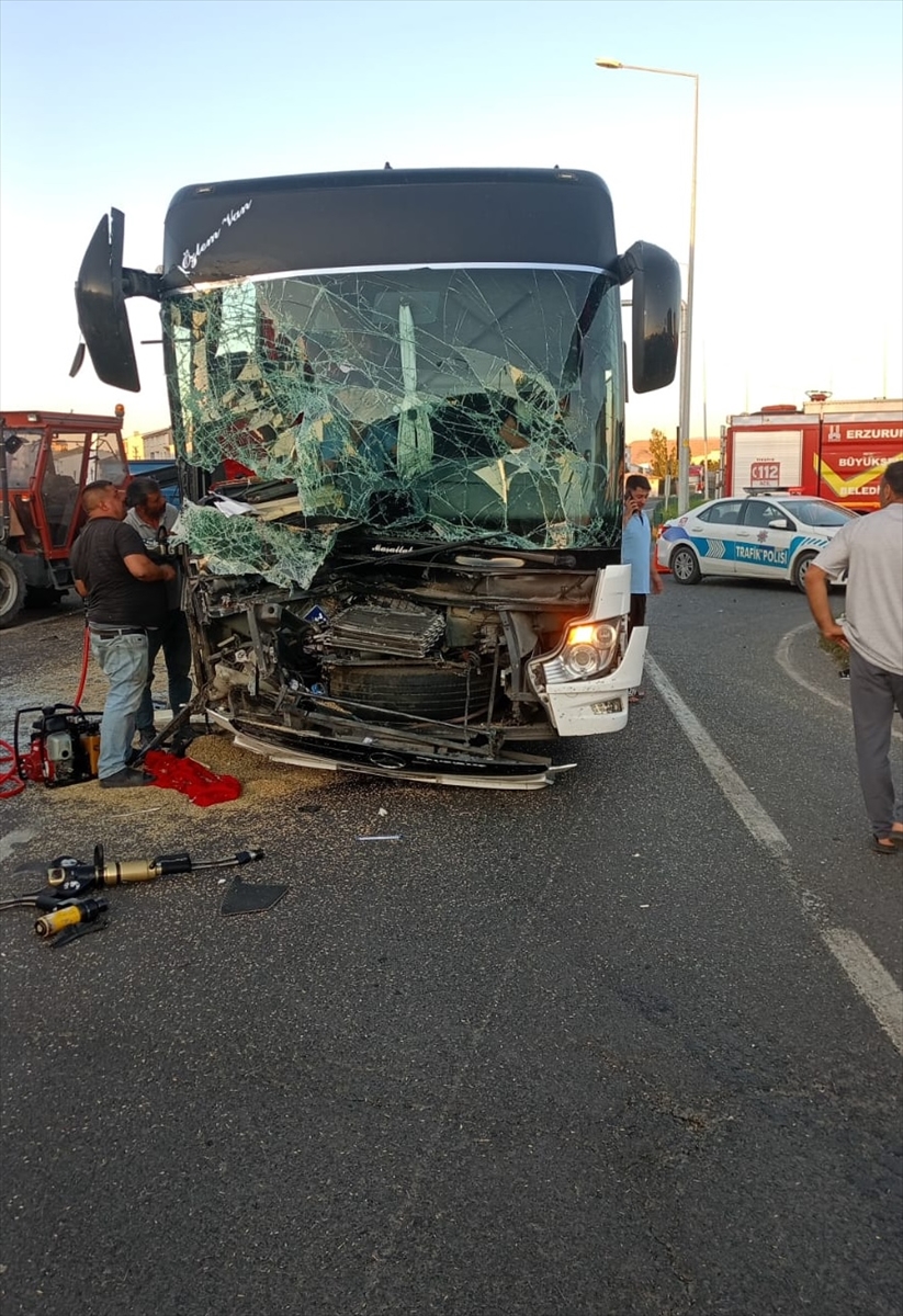 A A 20250814 38831184 38831183 E R Z U R U M D A Y O L C U O T O B U S U I L E T R A K T O R U N C A R P I S T I G I K A Z A D A 8 K I S I Y A R A L A N D I