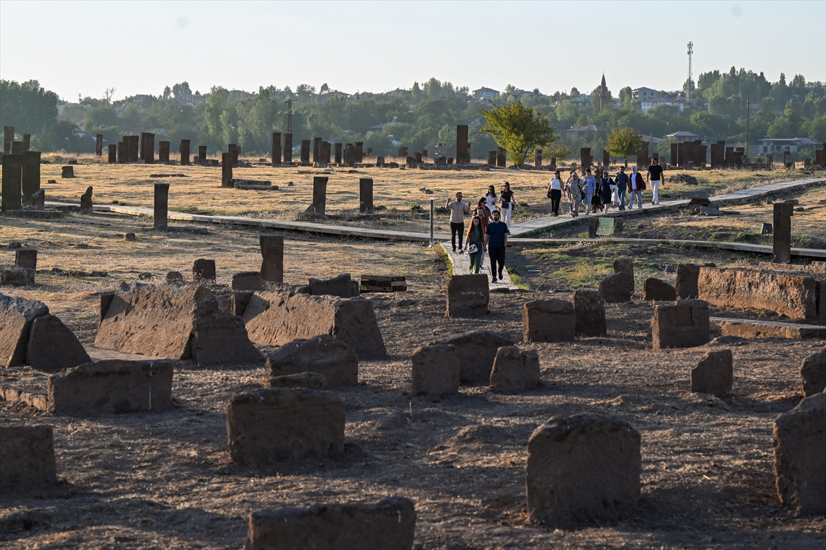 A A 20250825 38917430 38917404 S E L C U K L U M E Y D A N M E Z A R L I G I N D A E C D A D A V E F A Z I Y A R E T I