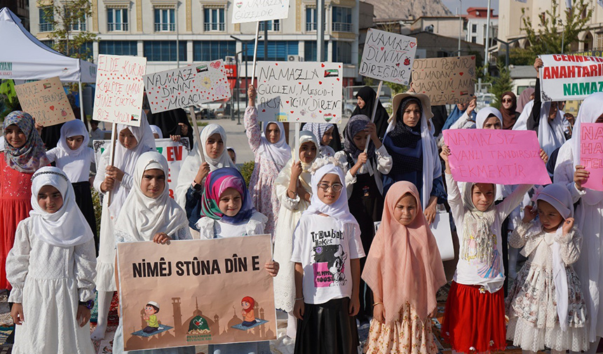 Namaz Temalı Yürüyüş