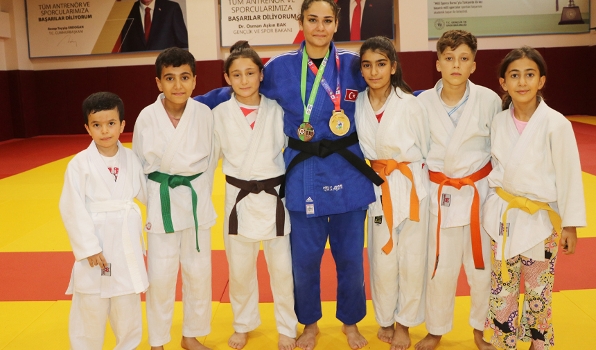 Wdafsegdrhtfjgykhuljıko