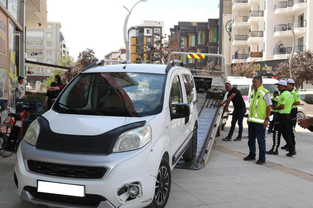 Hatali Park Van 24