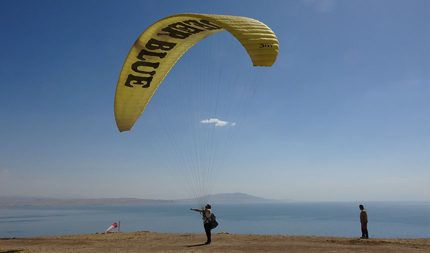 W A D F S E G D R H T F J Y G U H