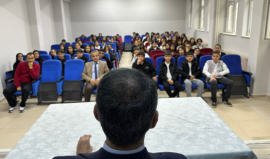 5 Soru 5 Cevap Temalı Konferans.jpg6