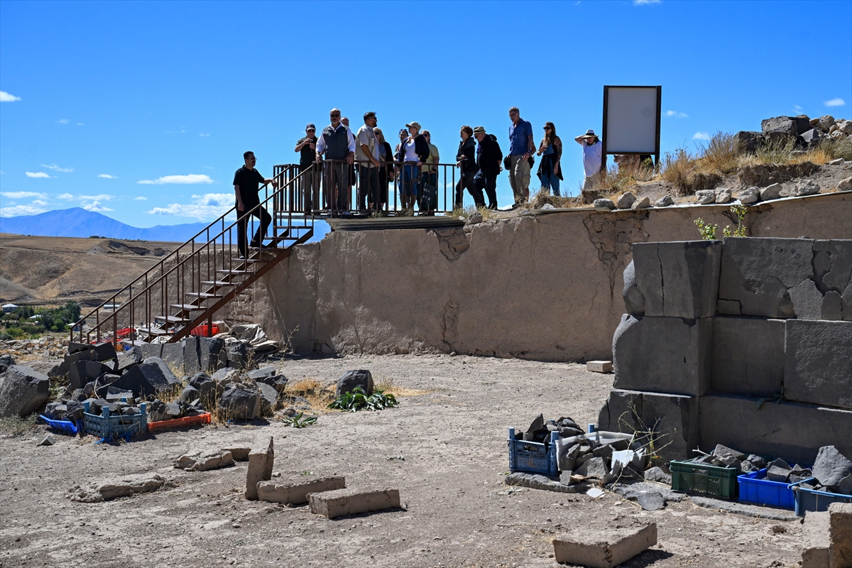 A A 20251001 39274179 39274158 V A N G O L U M A N Z A R A L I A Y A N I S K A L E S I T U R I S T L E R I N U G R A K N O K T A S I O L D U