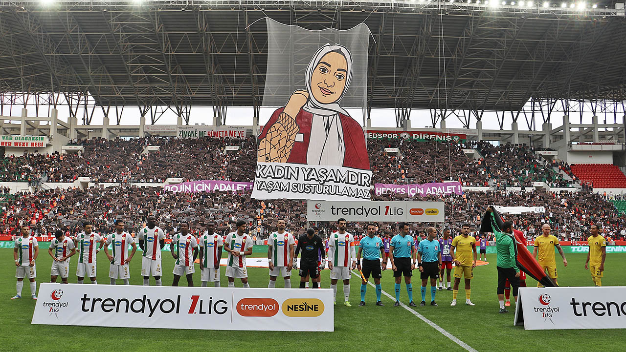 Amed Rojin Pankartı 2