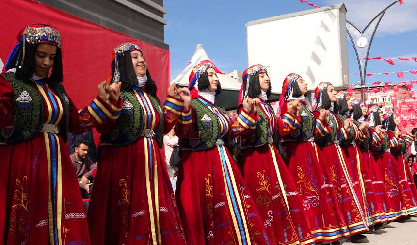 Cumhuriyet Coşkusu.jpg9