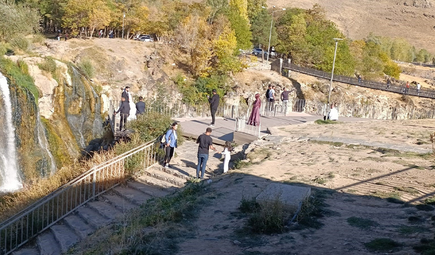 Muradiye Şalalesi.jpg6