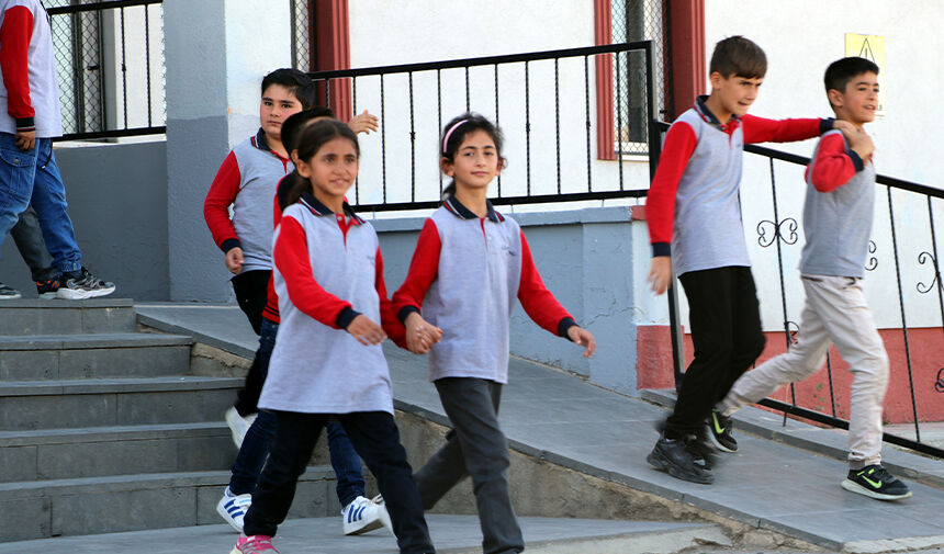 W F E S G R D H F T G J Y H U J K