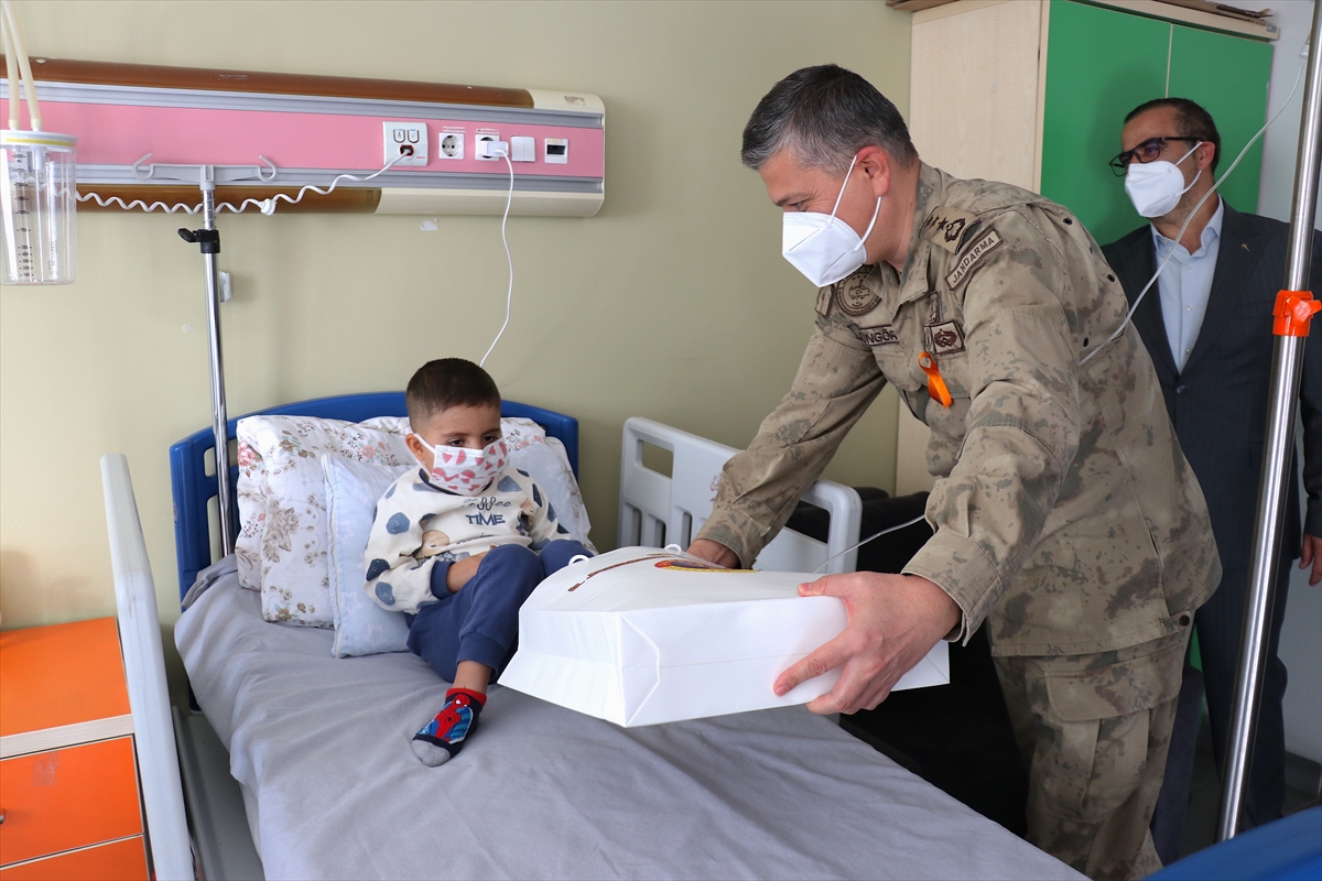 A A 20251107 39640962 39640942 L O S E M I Y L E S A V A S A N C O C U K L A R A J A N D A R M A D A N S E V G I D O L U S U R P R I Z