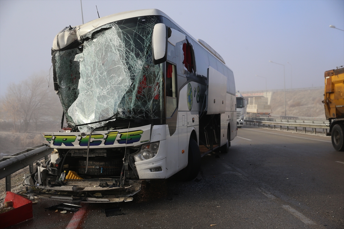 A A 20251118 39735291 39735286 E R Z U R U M D A Y O L C U O T O B U S U I L E T I R I N C A R P I S T I G I K A Z A D A 11 K I S I Y A R A L A N D I