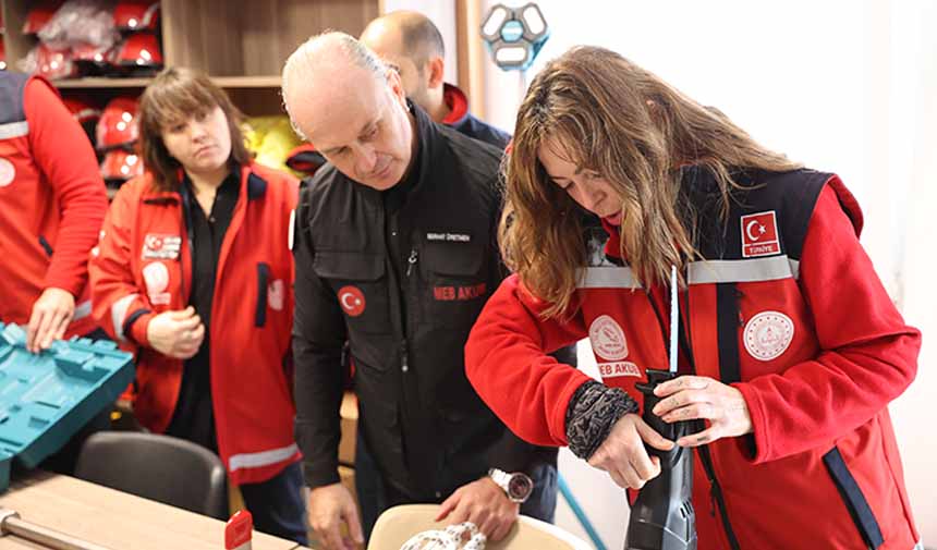 Afetlerde Hayat Kurtarma.jpg7