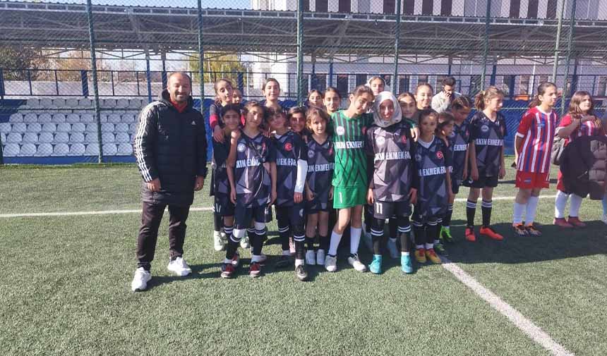 Kız Futbol Takımı