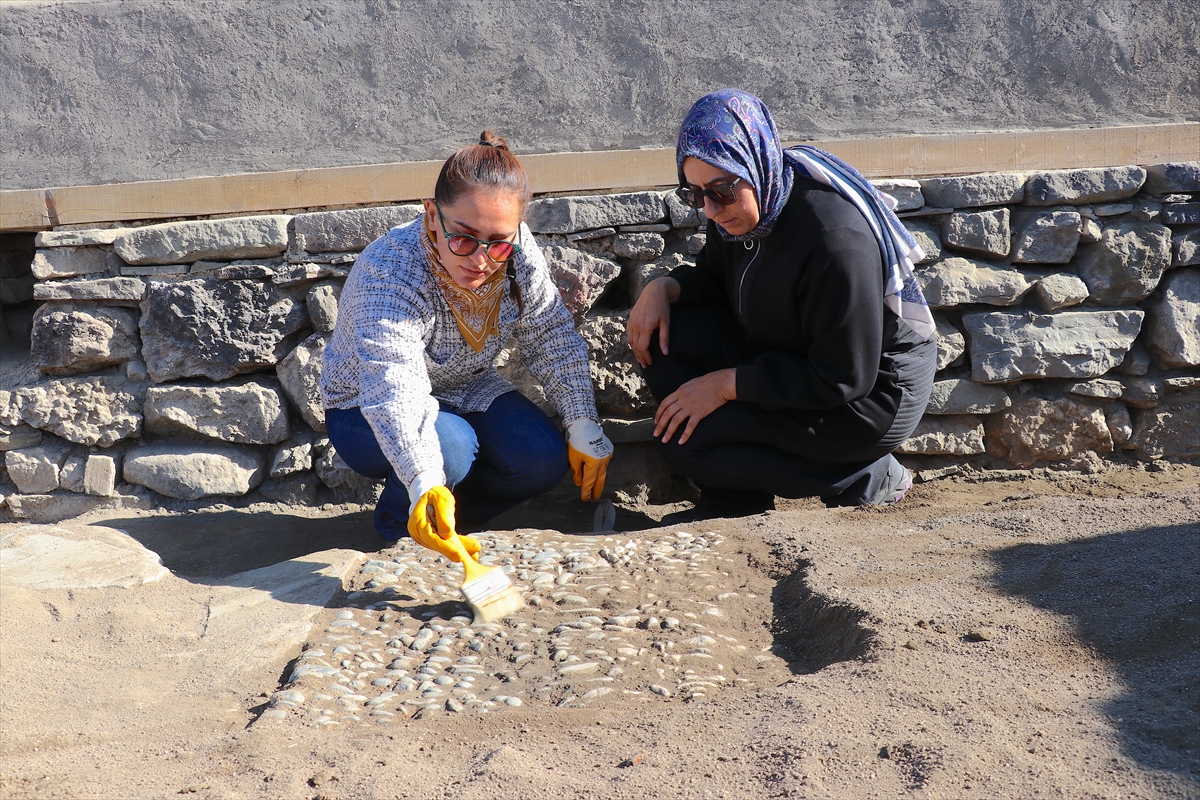 A A 20251201 39857496 39857492 V A N D A K I O S M A N L I K I S L A S I N D A A S K E R L E R I N D O K U Z T A S O Y N A D I G I B E L I R L E N D I