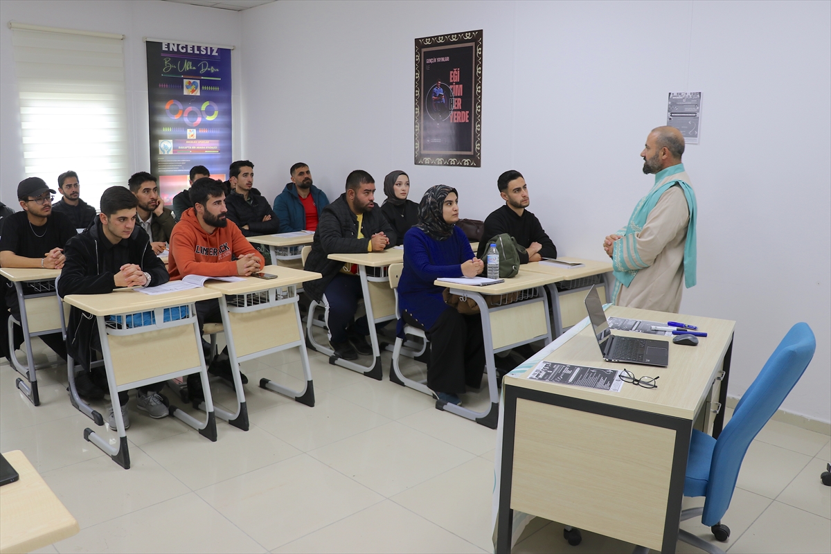 A A 20251203 39876870 39876865 V A N D A E N G E L L I U N I V E R S I T E O G R E N C I L E R I F A R K L I A L A N L A R D A K I K U R S L A R L A H A Y A T A H A Z I R L A N I Y O R