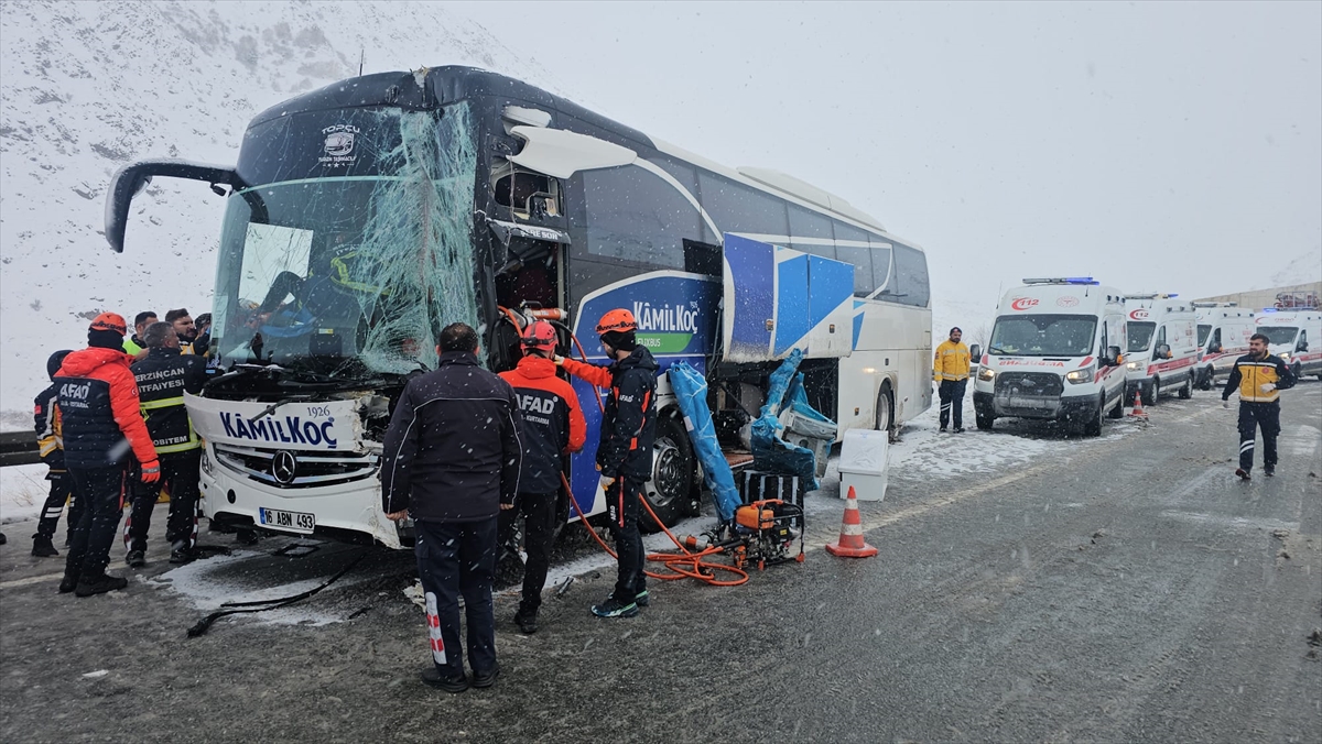 A A 20251227 40087909 40087906 E R Z I N C A N D A O T O B U S U N T I R A C A R P T I G I K A Z A D A 3 K I S I Y A R A L A N D I