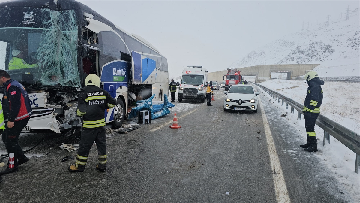 A A 20251227 40087909 40087908 E R Z I N C A N D A O T O B U S U N T I R A C A R P T I G I K A Z A D A 3 K I S I Y A R A L A N D I