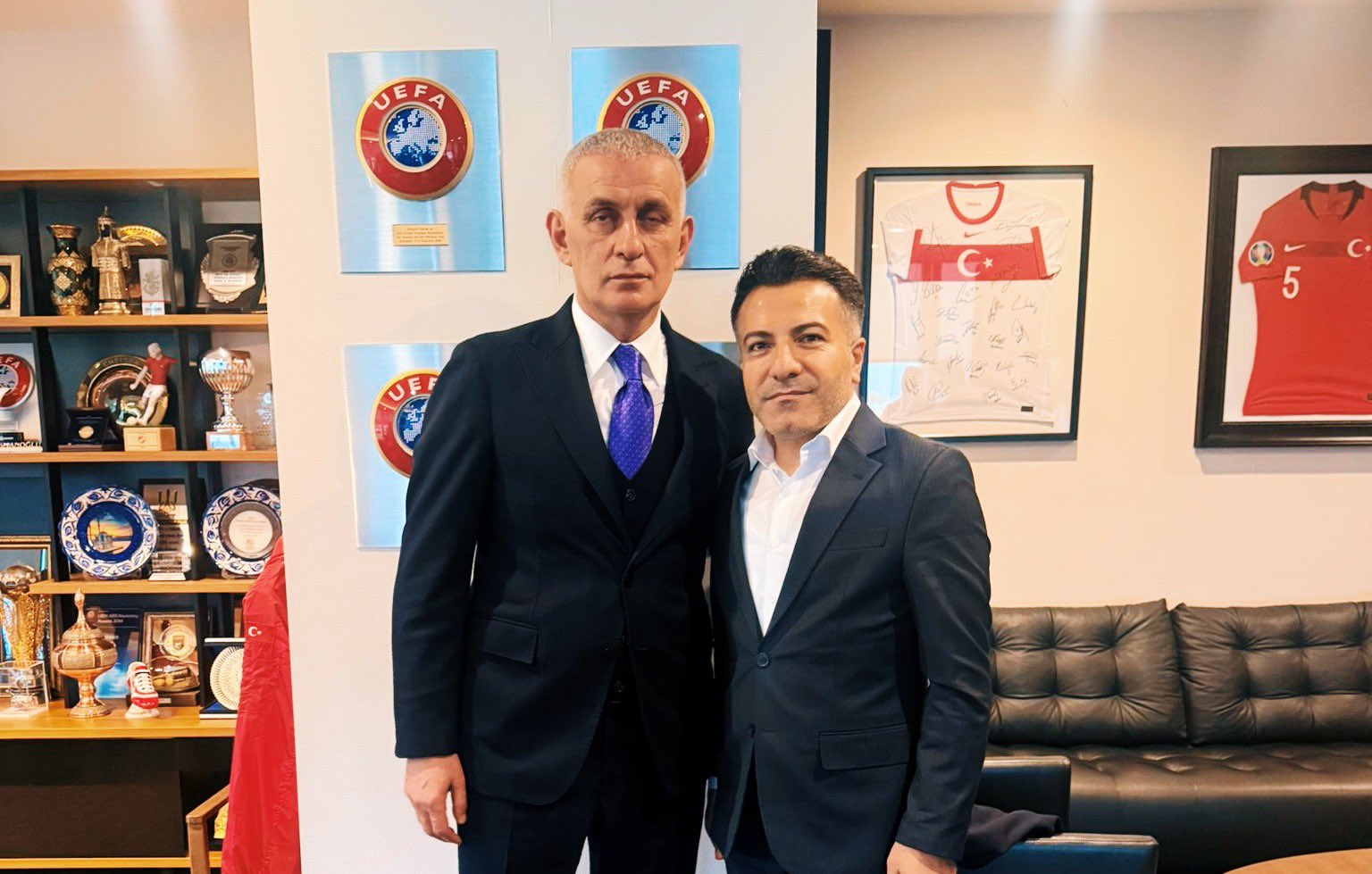 G9 B Q Z Lp W M A A D X2 E