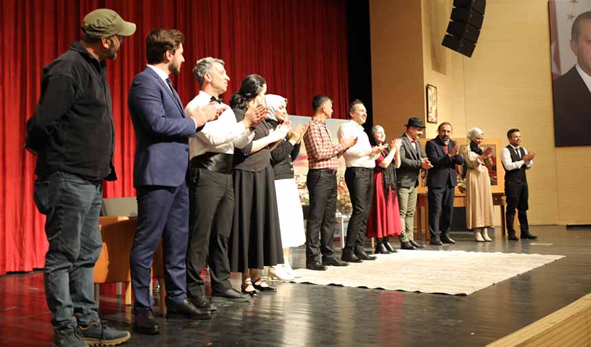 Tiyatro Oyunu.jpg4-1