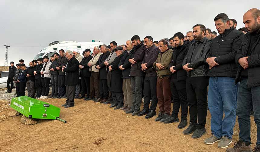 Üç Genç Toprağa Verildi.