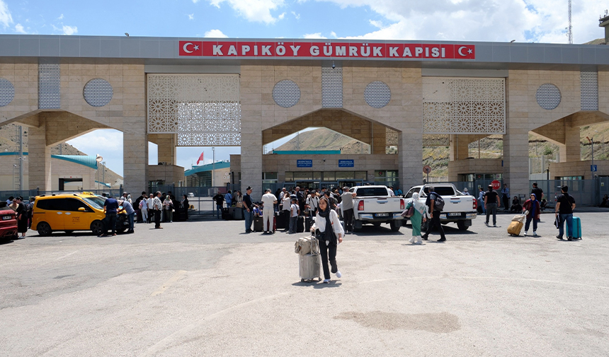 Van Kapiköy Kalabalik