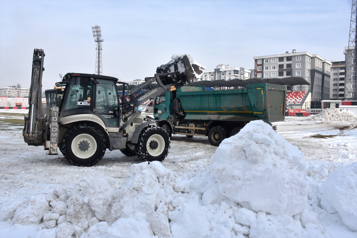 A A 20260106 40175473 40175472 V A N A T A T U R K S T A D Y U M U N D A B I R I K E N K A R K A M Y O N L A R L A T A S I N D I