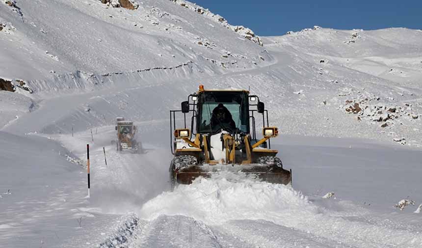 Van’da kapalı yollar ulaşıma açıldı