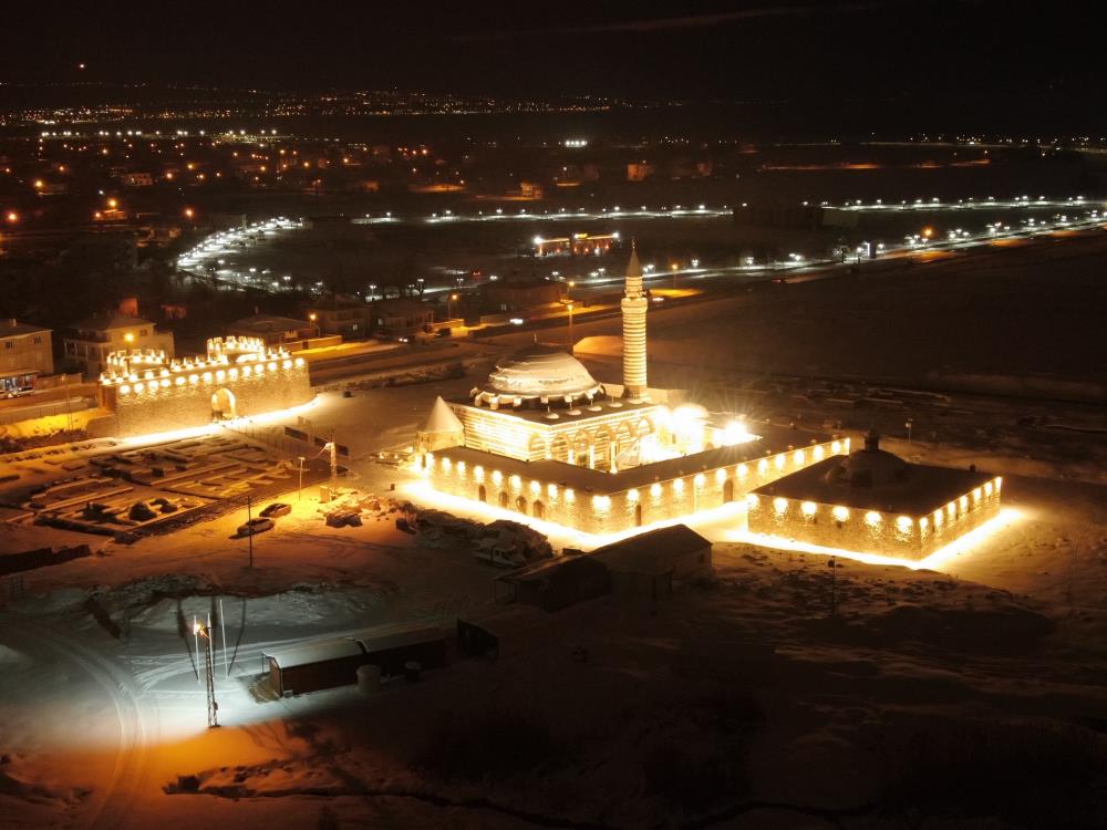 Tarihi Cami Gece Isiltisi 2